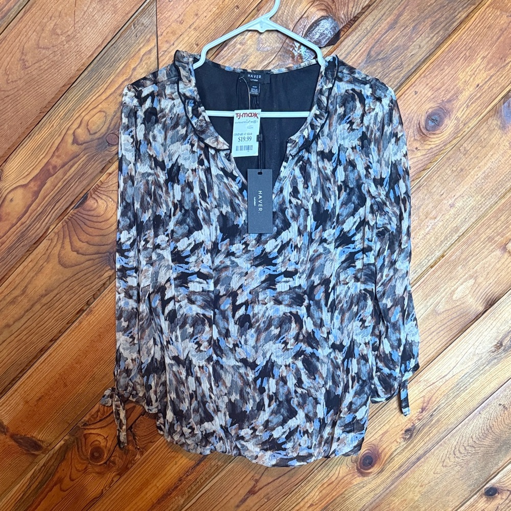 Have Women's Navy, Light Blue, and Cream Patterned Blouse